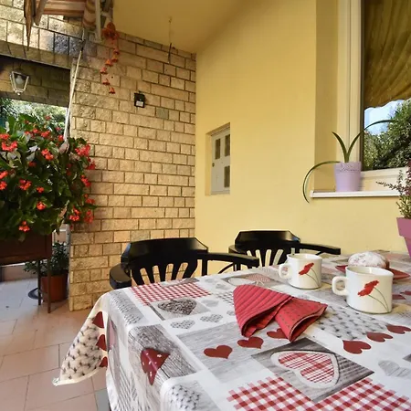 Guest house Cosy With Terrace Medulin